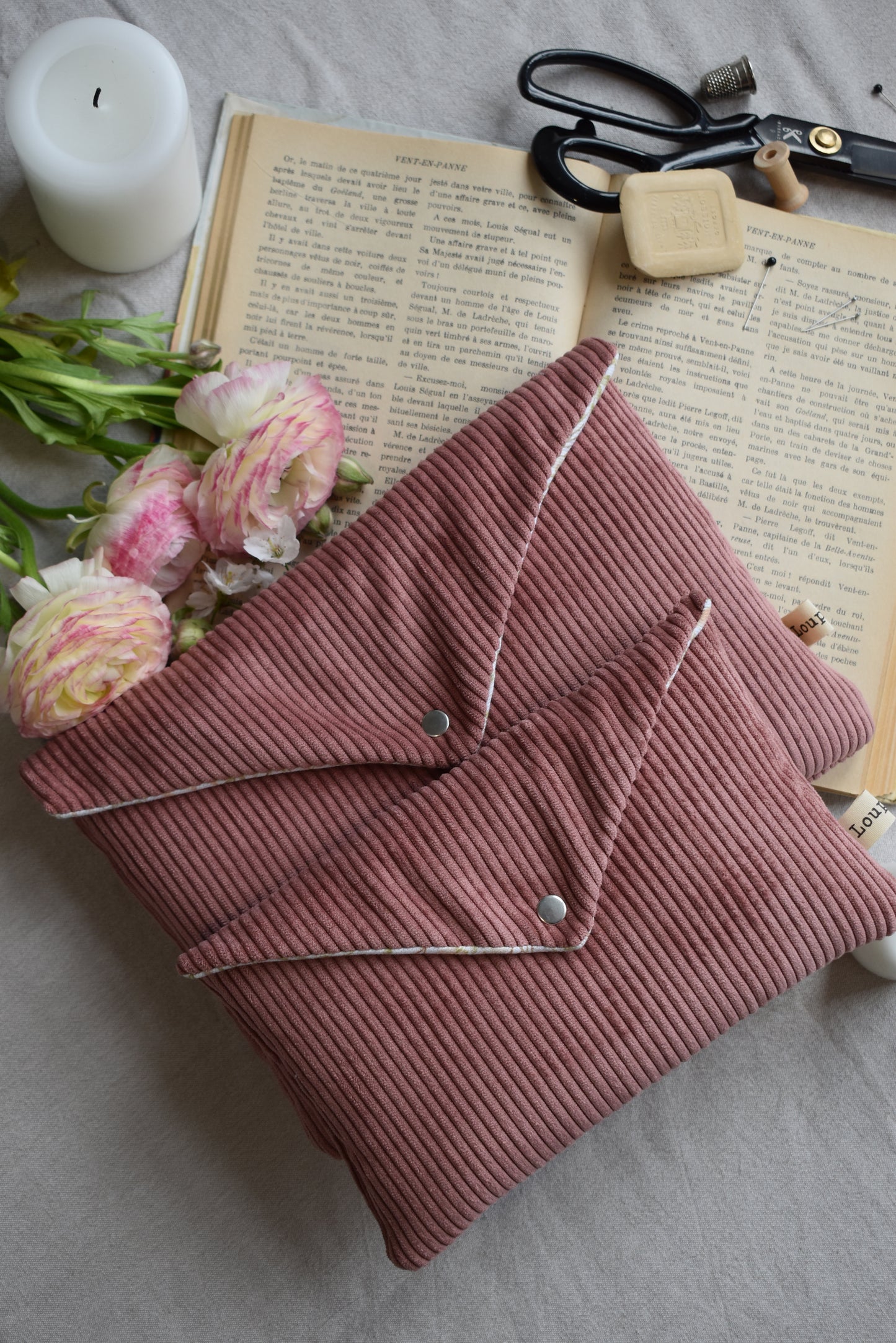 Pochette de livres BROCHÉE AZALÉE