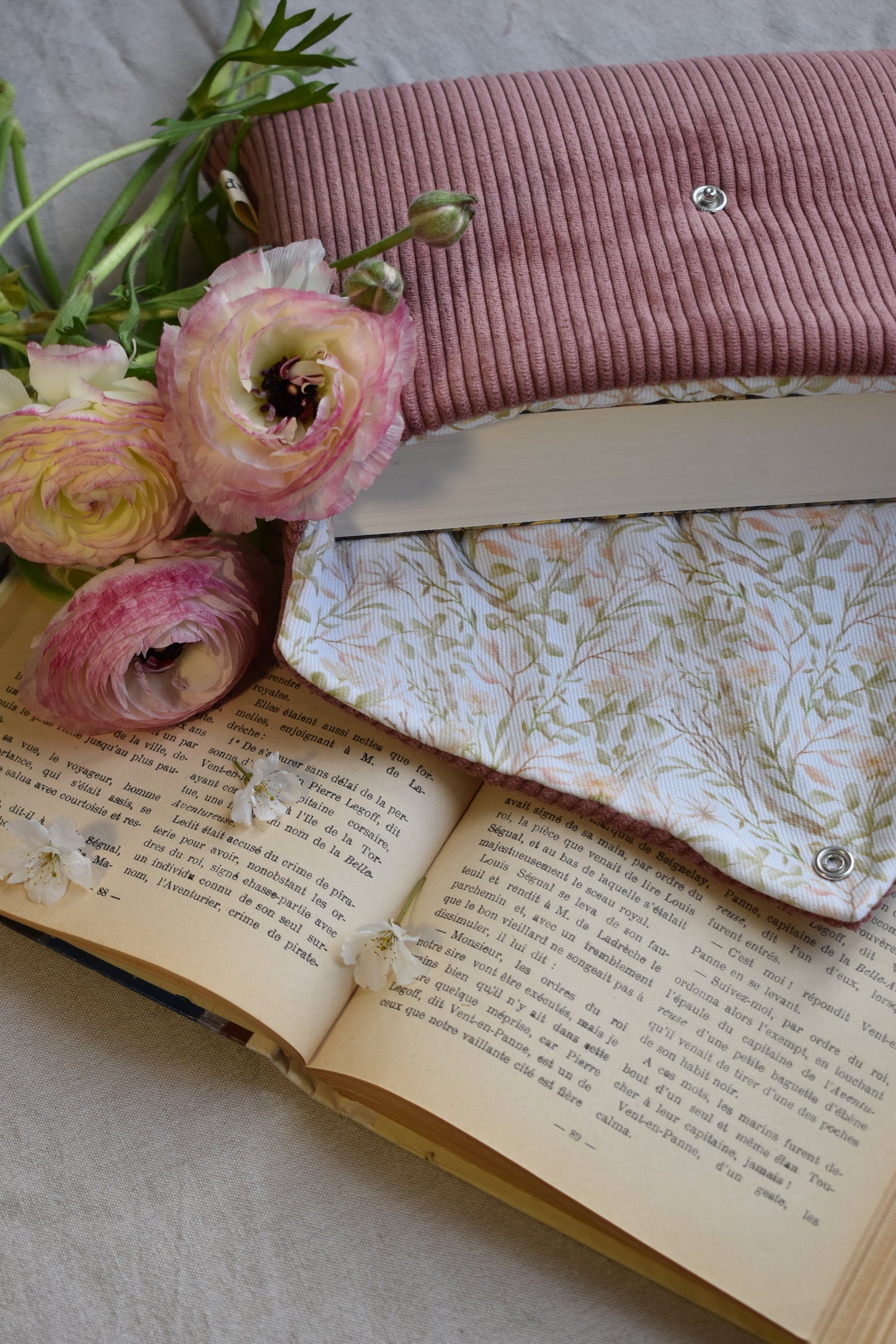 Pochette de livres BROCHÉE AZALÉE