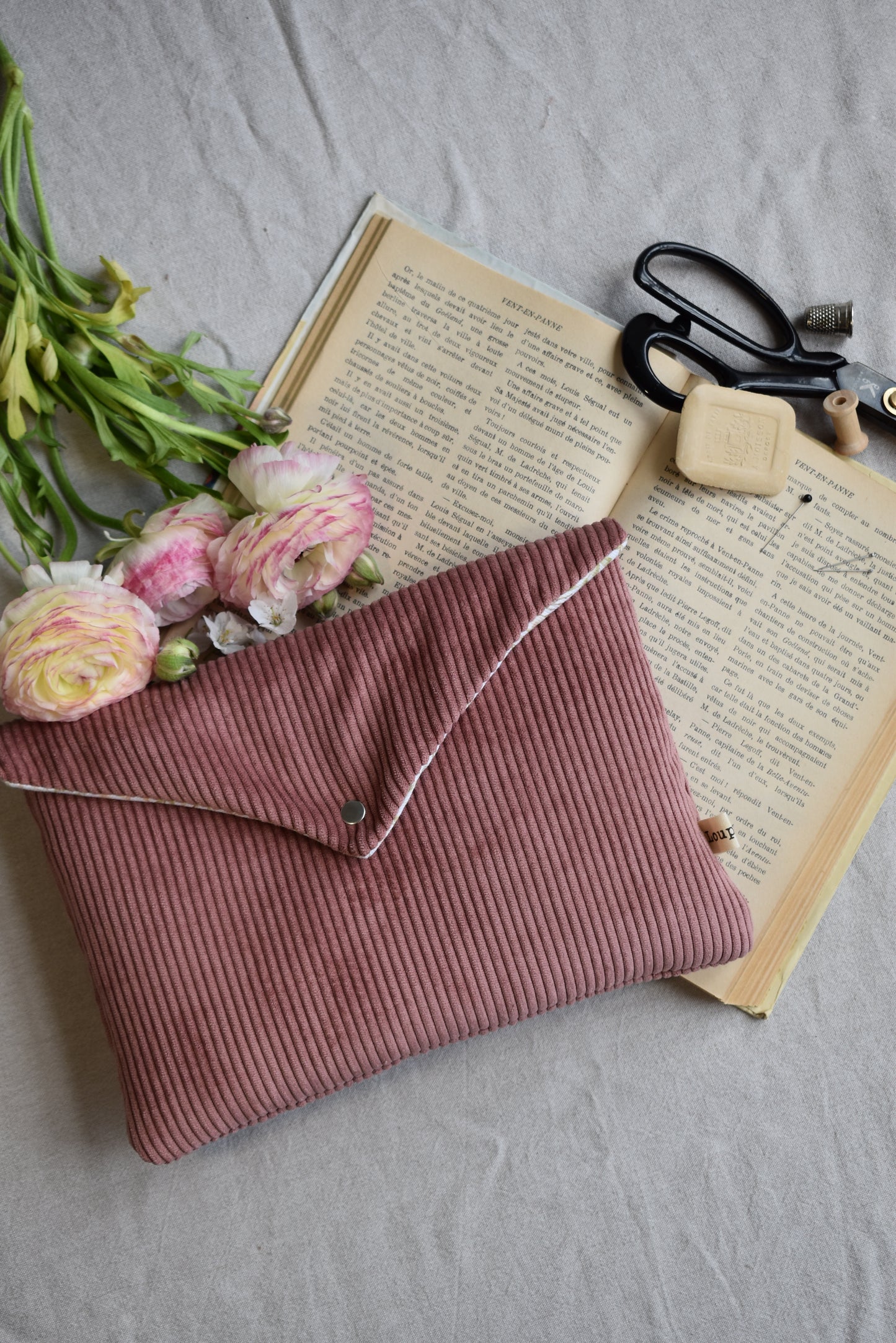 Pochette de livres BROCHÉE AZALÉE