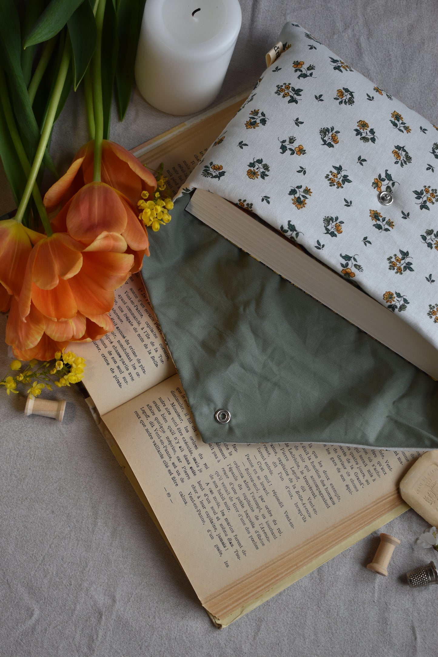 Pochette de livres BROCHÉE CAMOMILLE
