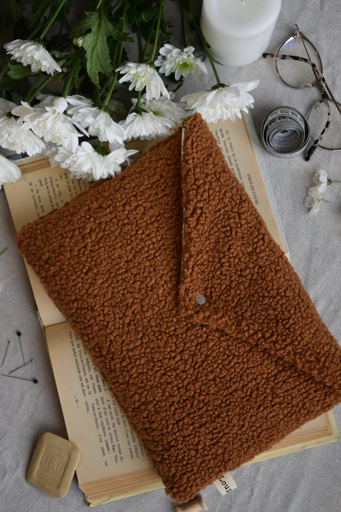 Pochette de livres BROCHÉE DALHIA